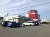 ファミリーマートまで180m