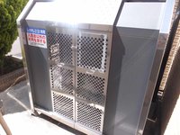敷地内にゴミ庫が設置されておりゴミ捨てに便利です
