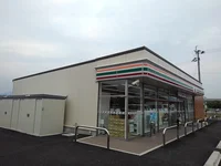 セブンイレブン西都右松店まで700m