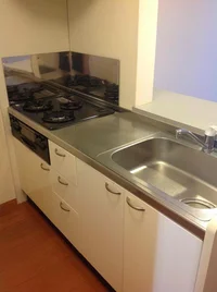 広々としたキッチンです。同タイプの写真です。