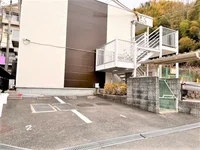 駐車場は別料金となります。