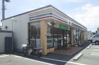 セブンイレブンまで700m