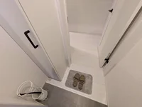 別号室の同型タイプの室内写真となります。家具の色、配置、デザインは若干ことなります。