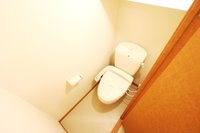 快適な温水洗浄便座付きトイレになります。