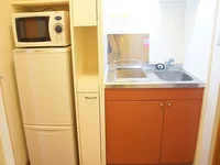 キッチン周りに収納スペースもあります♪