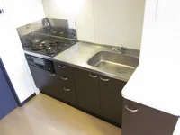 使い勝手の良い３口ガスコンロのキッチンでお料理が楽しめます♪