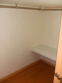 ウォークインクローゼット内部