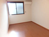 2F以上は絨毯です