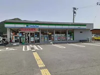 ファミリーマート 宿毛駅前店まで250m