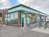 ファミリーマート様まで500m