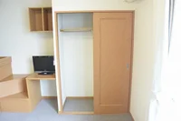 収納はこのほかにベッドの下にもあります!!