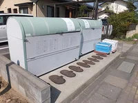 敷地内にゴミ庫が設置されておりゴミ捨てに便利です