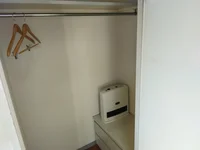 クローゼット(ハンガー2本ご用意しております)