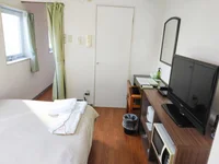 角部屋、小窓付きで日当たり良好