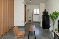 ローテーブル、座椅子あります