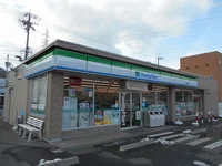 ファミリーマート　ちの本田店まで900m