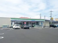 ファミリーマート　元吉田西店まで300m
