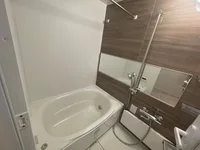 広く清潔なバスルーム