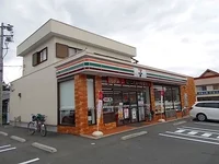 セブンイレブン井原上出部町店まで550m