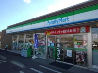 ファミリーマートまで700m