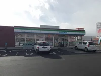 ファミリーマート  塩尻吉田店まで700m