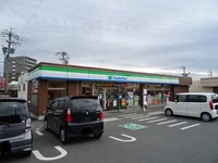 ファミリーマートまで700m