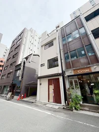 リフォーム中のため玄関養生中です。
