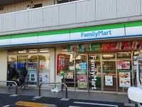 ファミリーマートまで81m