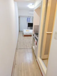 室内に洗濯物干し、ハンガーあり！