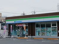 ファミリーマートまで277m