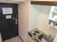 玄関はオートロックです