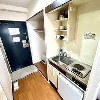 キッチンには食器や調理器具もございます