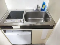ミニ冷蔵庫・食器や簡単な調理器具もご用意しております
