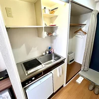キッチンには食器や調理器具もございます