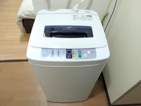 室内洗濯機付き　乾燥機は館内1階にございます（30分100円）