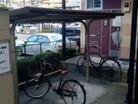 屋根付き駐輪場完備