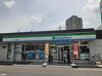 ファミリーマート小手指駅北口店まで300m
