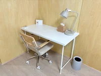 デスクワークにも最適のデスク付き