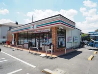 セブンイレブン吉川平沼店まで300m