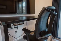 大型モニターとプリンターを完備しており、テレワークにも最適です。