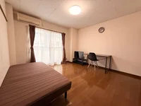 南向きで陽当たり良好。自然光がたっぷり差し込む、明るく開放的な居室です。
