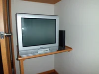 テレビの横の端末がレオネット。