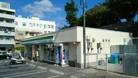 ファミリーマート寄宮中学校前店まで600m