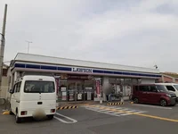 ローソンまで619m