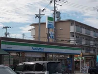 ファミリーマート様まで300m