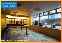 隣接するホテルニューガイア薬院の宿泊者専用ラウンジ。ソフトドリンクやアルコールでゆったりお過ごしください
