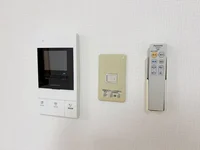 エントランスのオートロックはこちらから開錠できます🔓モニター付きで安心ですね◎