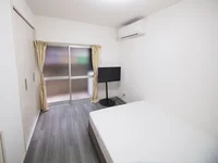 新宿・新大久保エリアの一棟貸切戸建マンスリー。33.51㎡のゆとりある1DKに新品家具・家電、Wi-Fiを完備。ホテルにはない快適さで、ビジネスにも観光にも最適な長期滞在をご提供します。