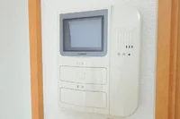 モニター付きインターホンで訪問者を確認