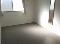 1階はフローリング、2階はじゅうたんです。